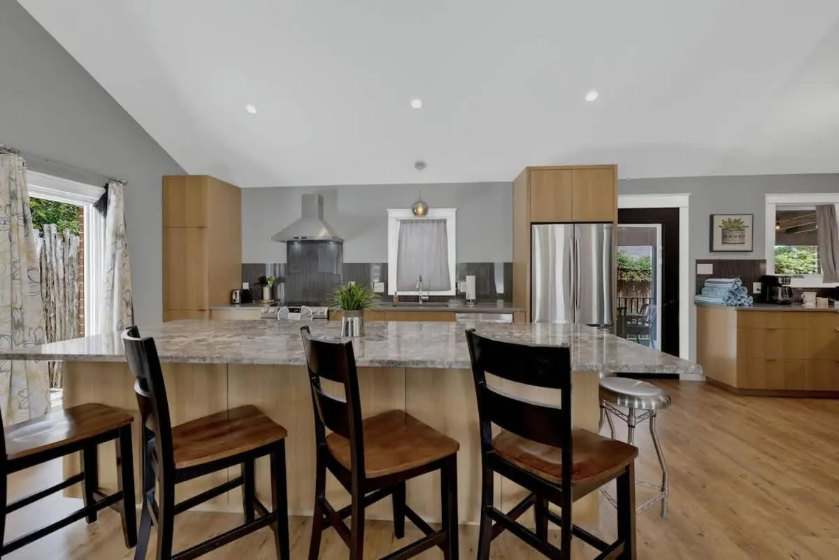 Kitchen or kitchenette in Alcove: Steps to Main St-High End Home w/Hot-tub!