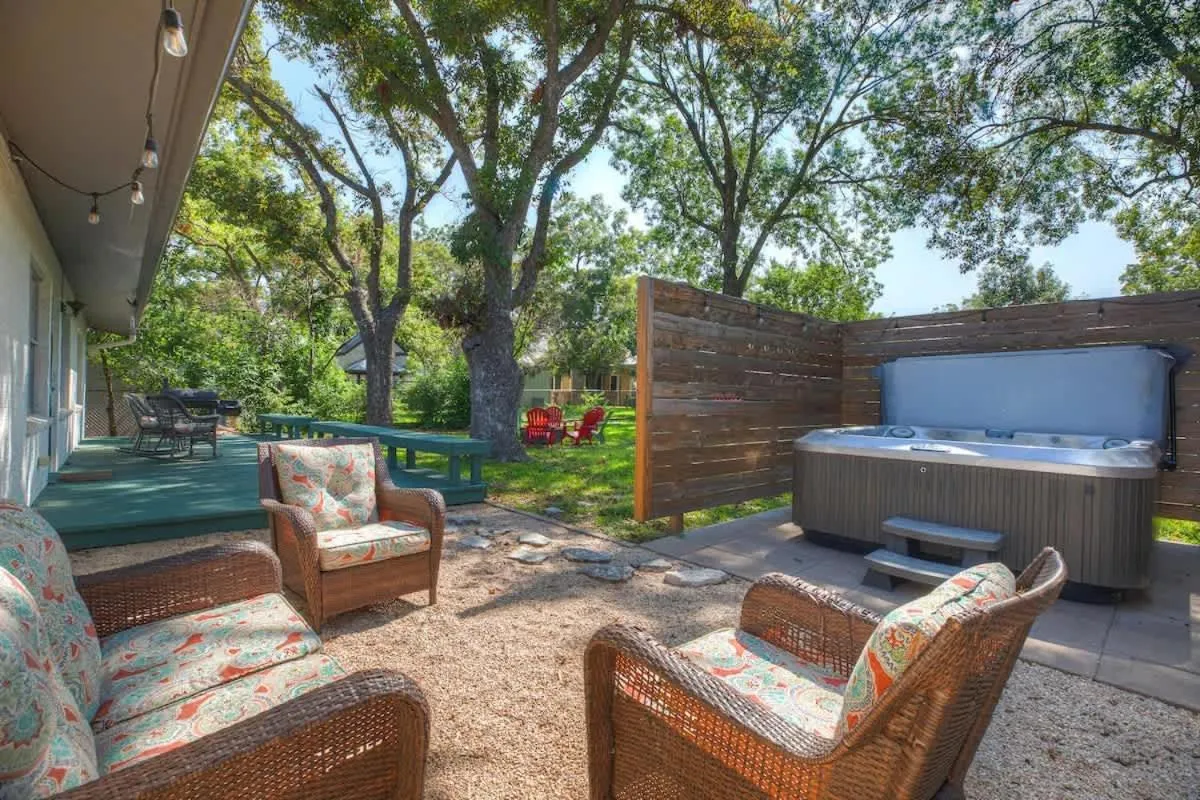 Swimming pool in Stylish Home - Lrg Yard with games Grill & Hot Tub