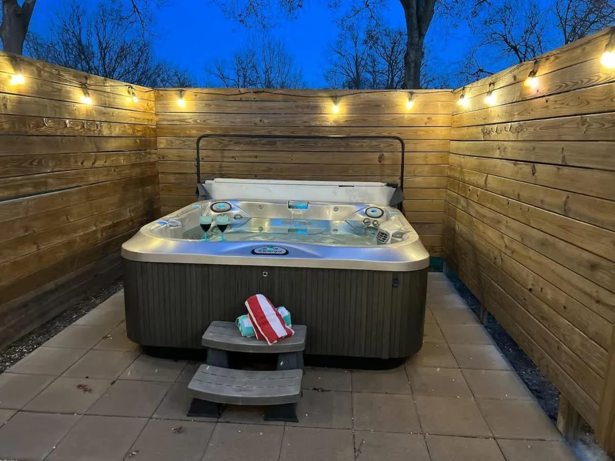 Bathroom in Stylish Home - Lrg Yard with games Grill & Hot Tub