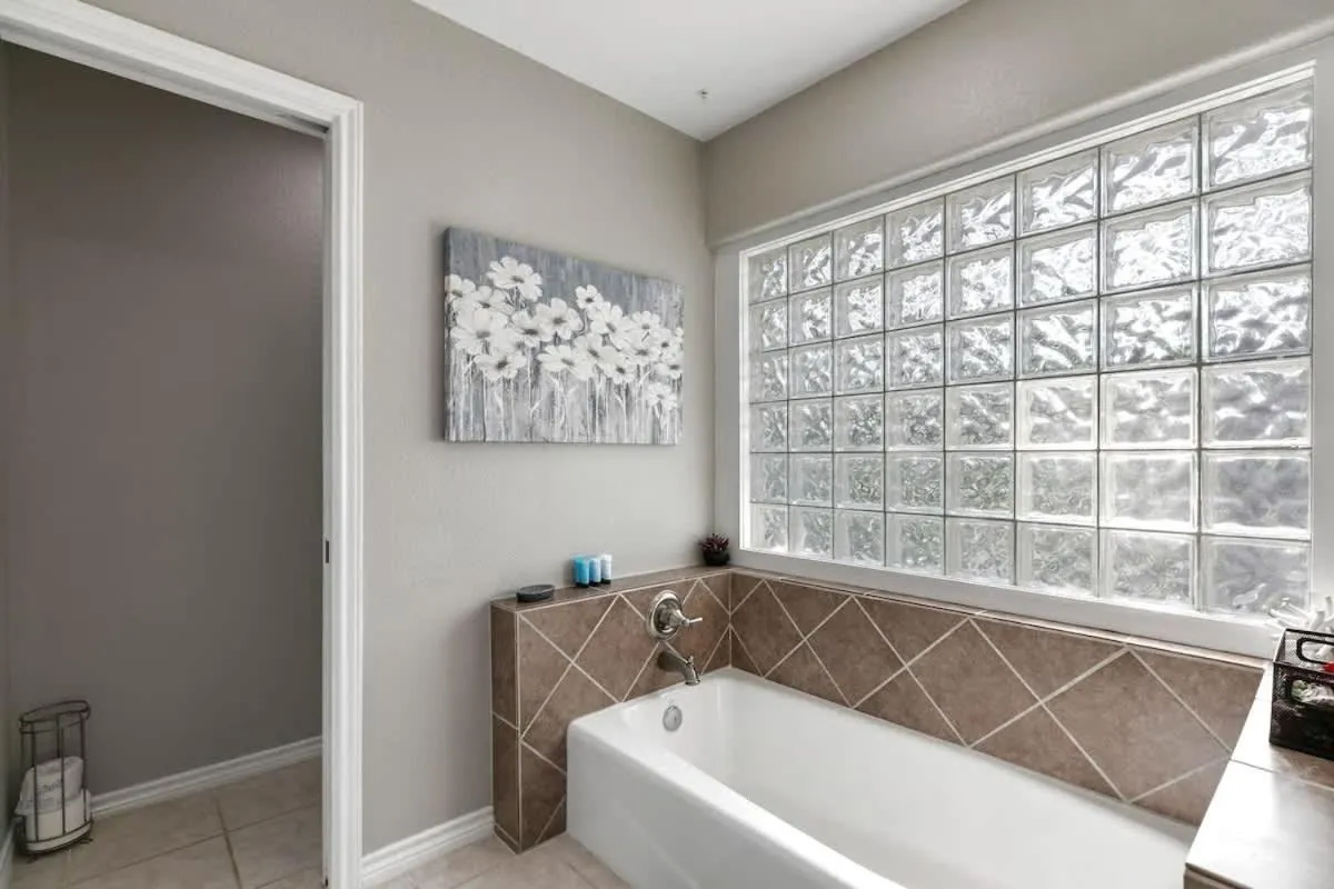 Bathroom in Stylish Home - Lrg Yard with games Grill & Hot Tub