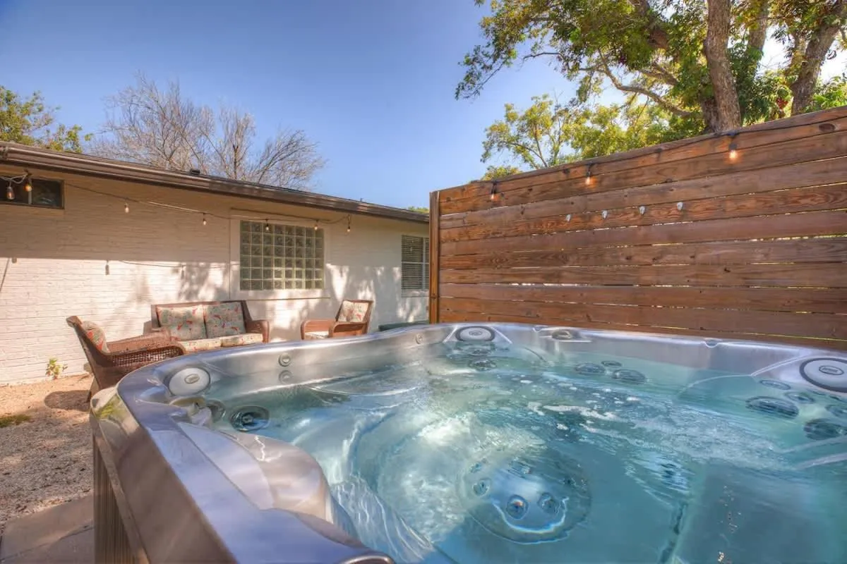 Bathroom in Stylish Home - Lrg Yard with games Grill & Hot Tub
