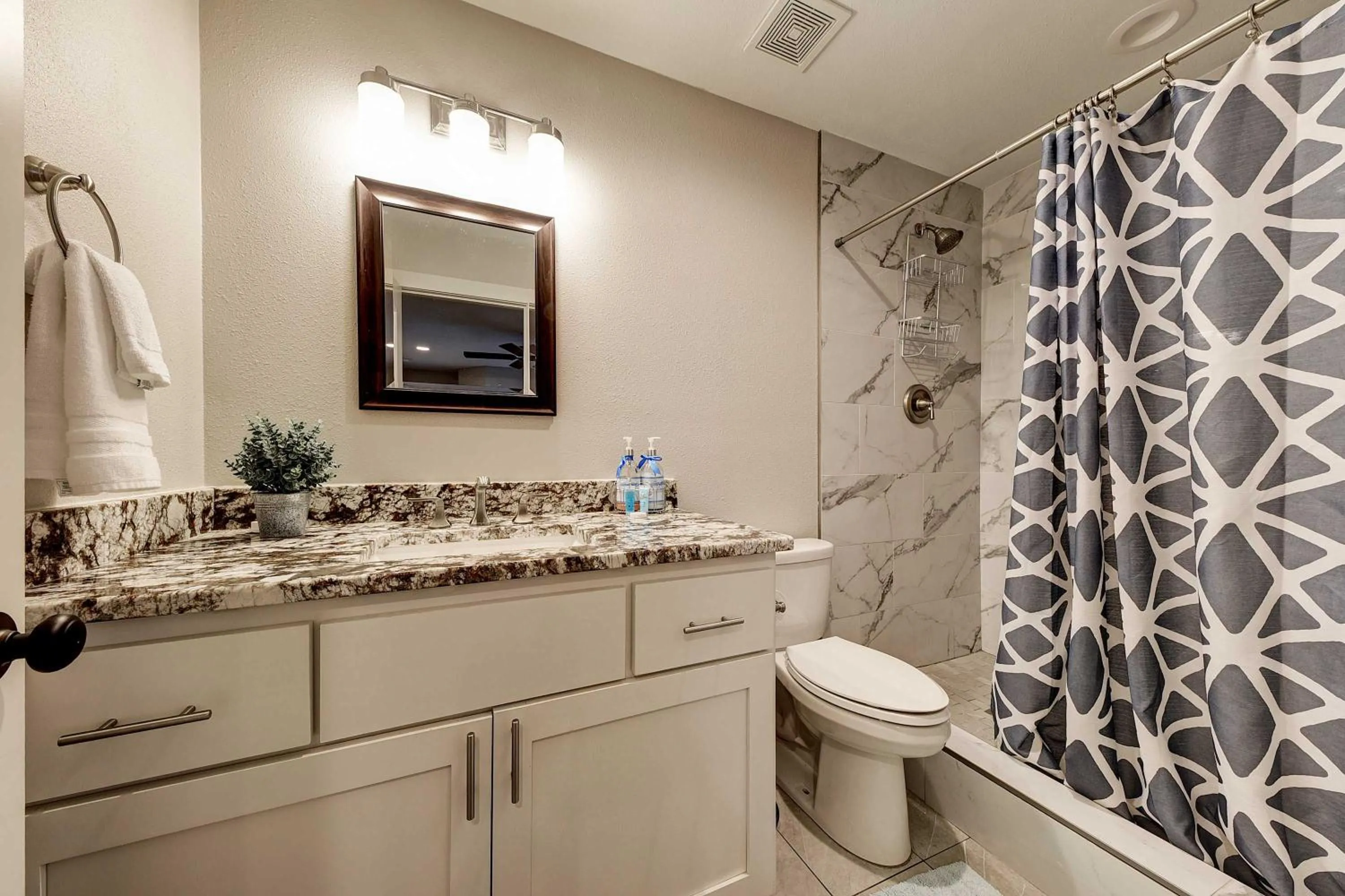 Bathroom in Waterfront Lake House with Hot Tub & Firepit