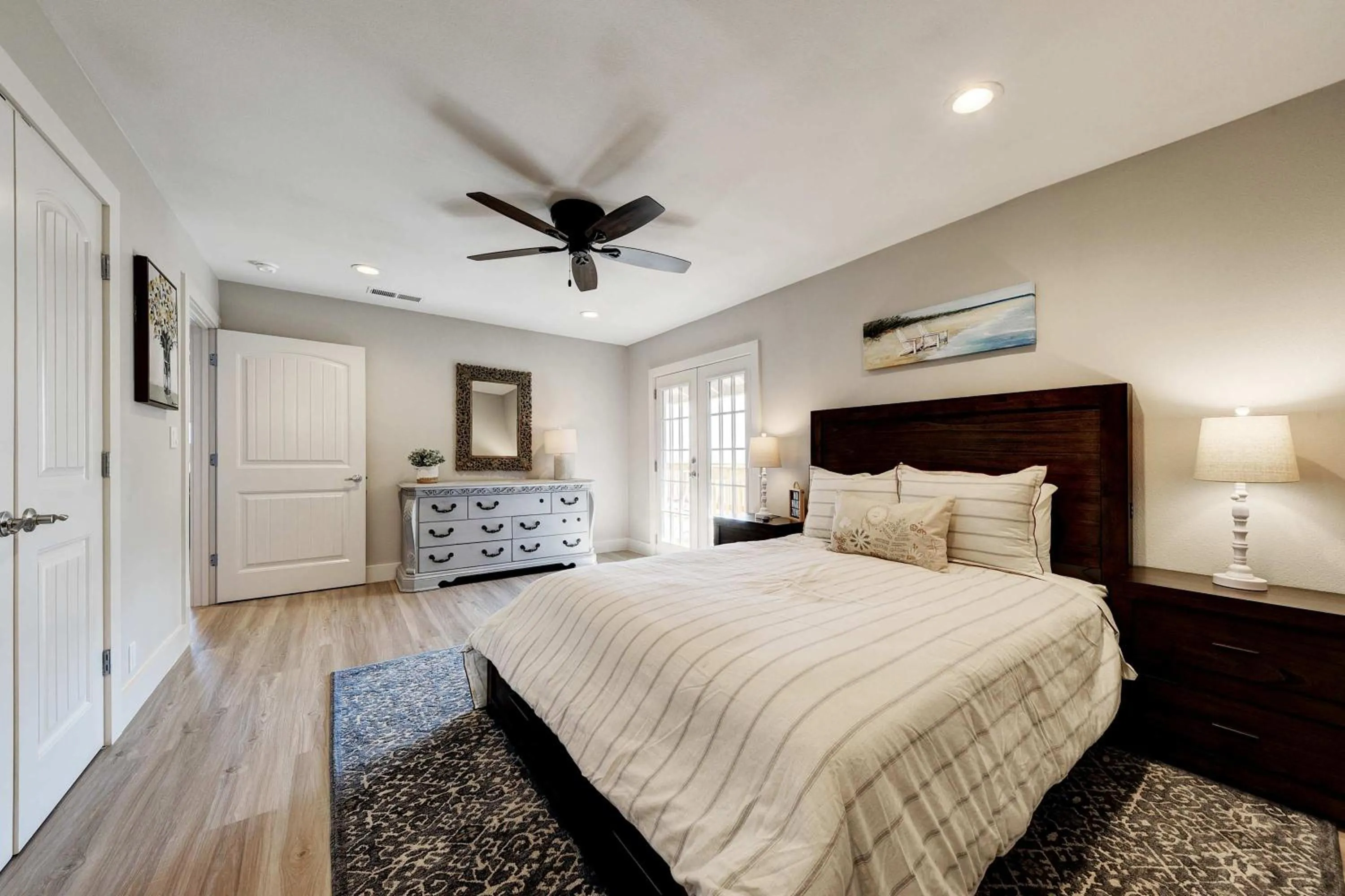 Bed in Waterfront Lake House with Hot Tub & Firepit