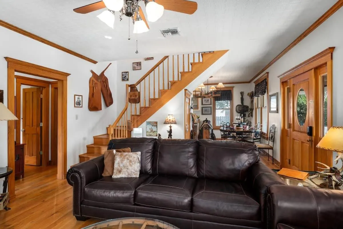 Living room in Texas Charm Texana - 15 min Walk to Main