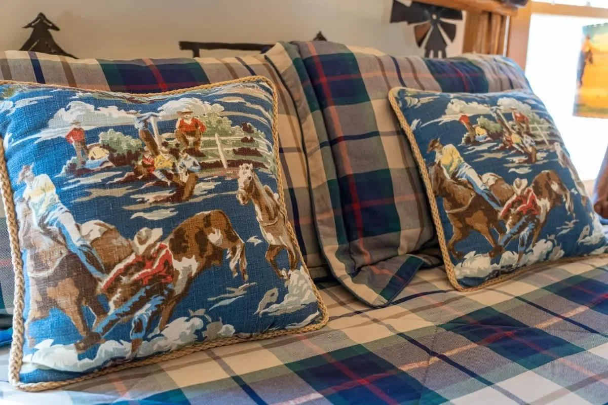 Bed in Texas Charm Texana - 15 min Walk to Main