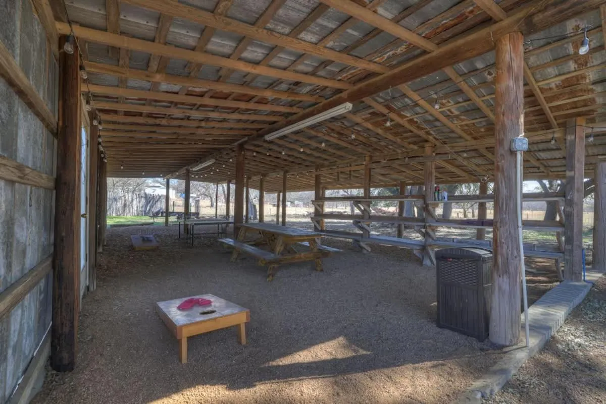 Day in Olive St Ranch with HotTub-Grill and Party Barn