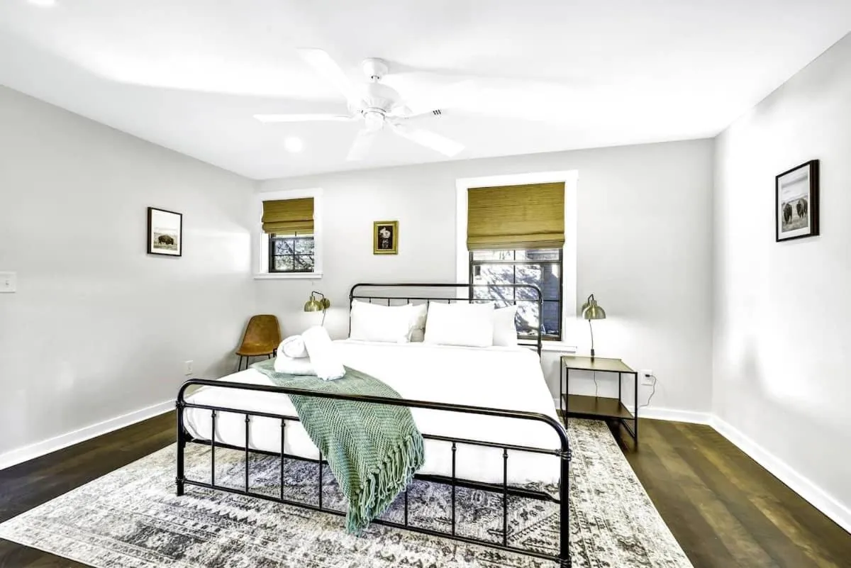 Bed in Olive St Ranch with HotTub-Grill and Party Barn