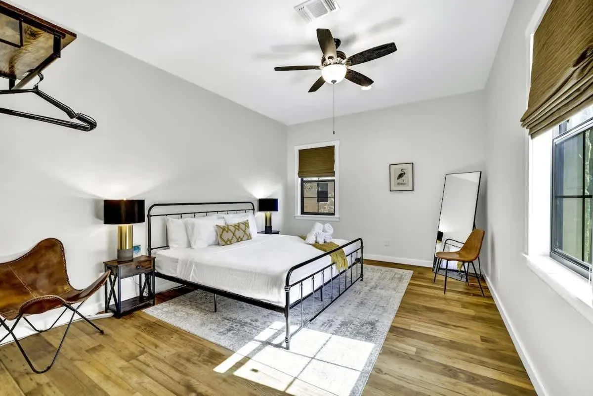 Bed in Olive St Ranch with HotTub-Grill and Party Barn