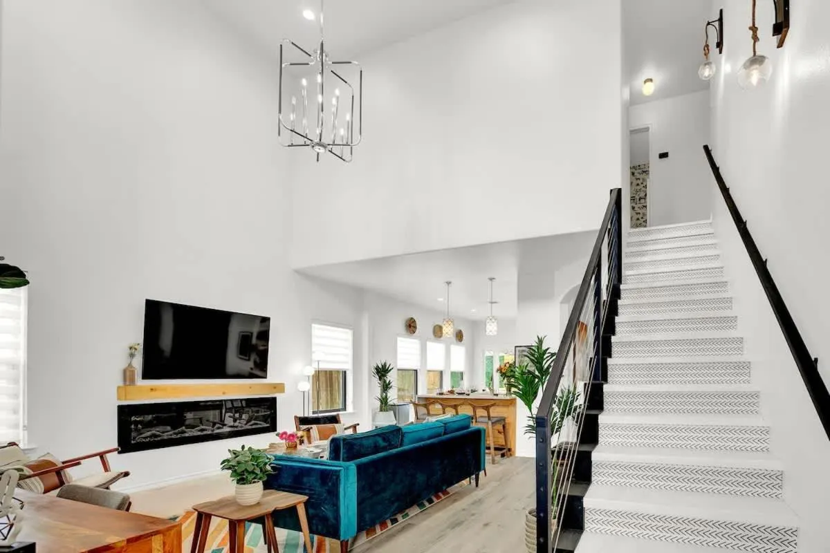 TV and multimedia in Luxury Modern Home with Hot tub Deck & Firepit!