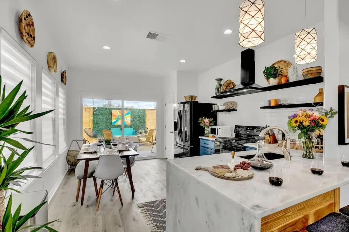 Kitchen or kitchenette in Luxury Modern Home with Hot tub Deck & Firepit!