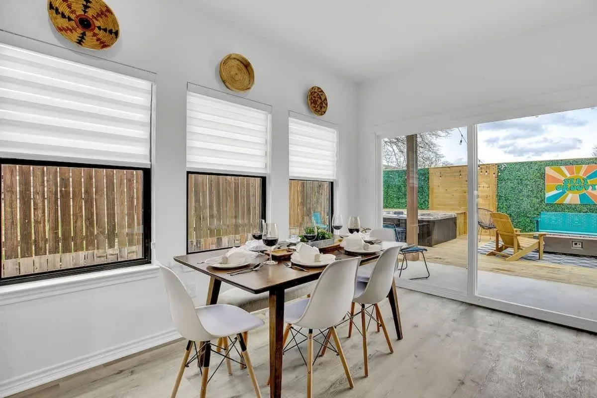 Dining area in Luxury Modern Home with Hot tub Deck & Firepit!