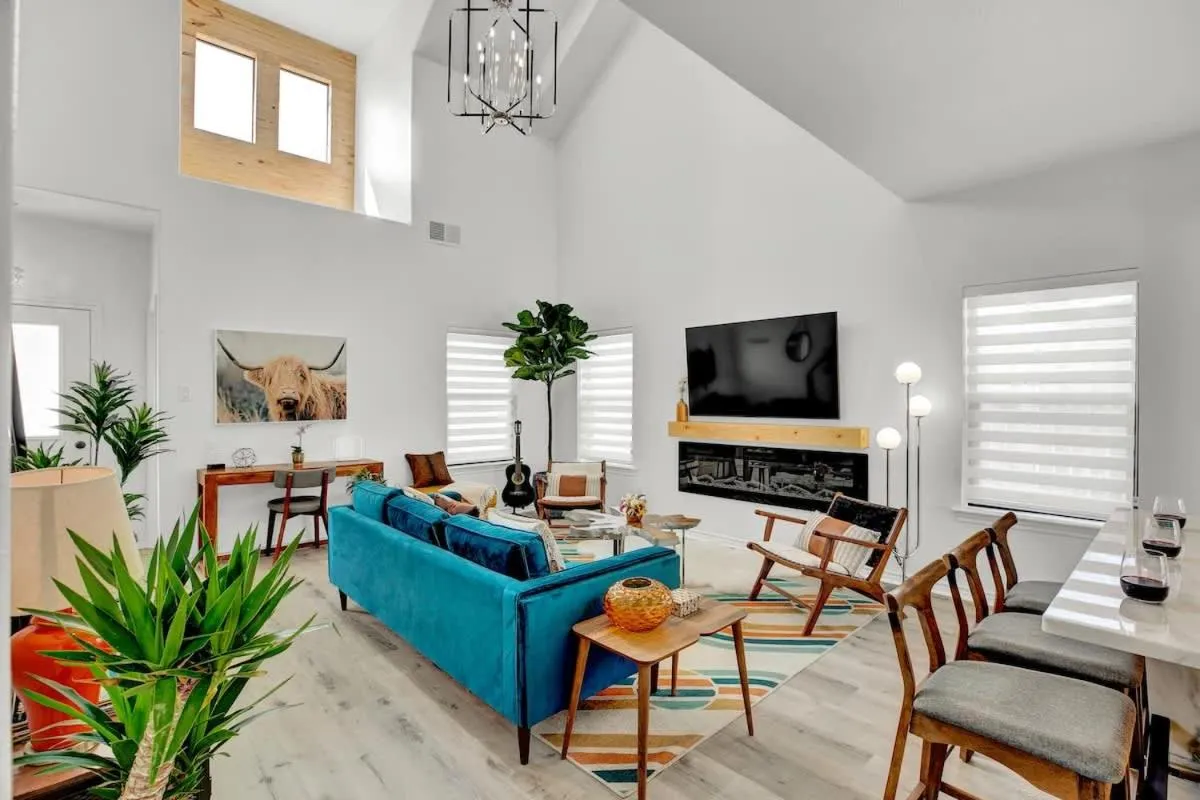 TV and multimedia in Luxury Modern Home with Hot tub Deck & Firepit!