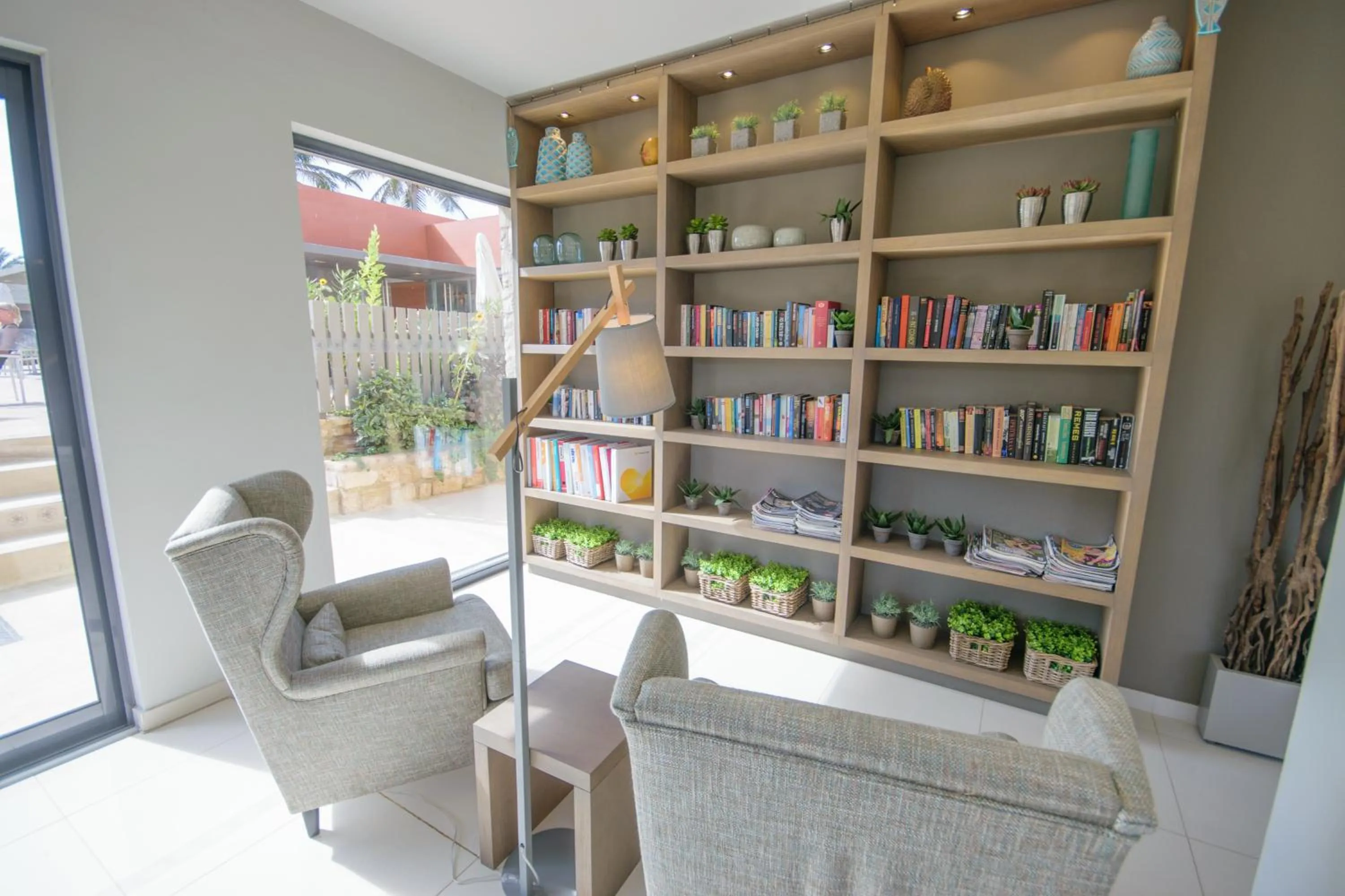 Library in Oasis Belorizonte