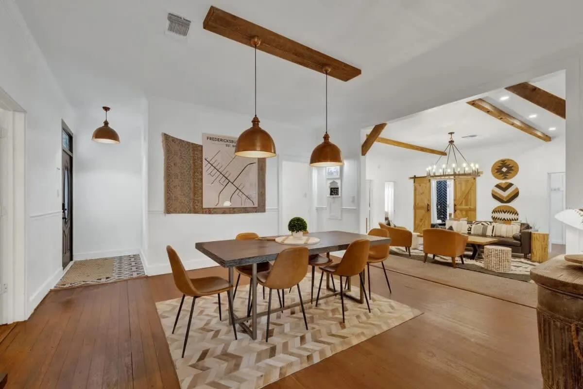 Seating area in Poplar Place Main House with Hot tub-1 mi to Main St