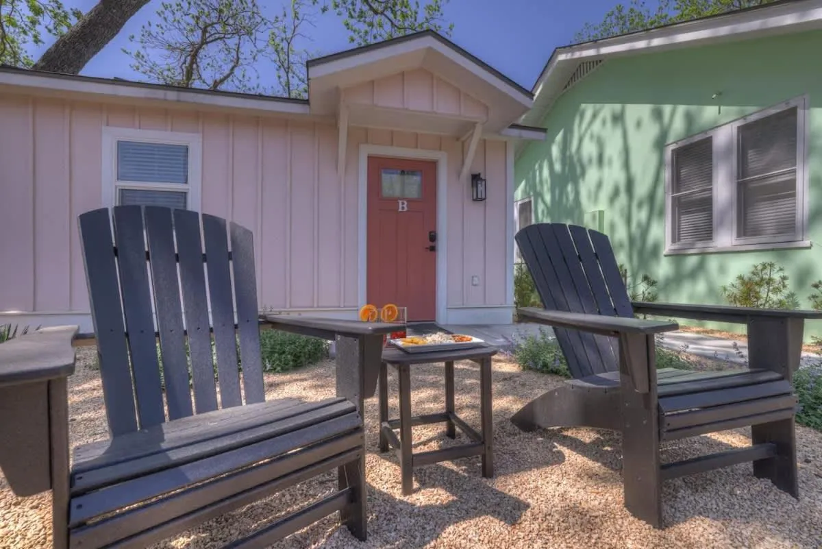 Property building in The Grove B Stylish Cottage - Walk to Main