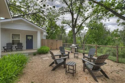 The Grove B Stylish Cottage - Walk to Main