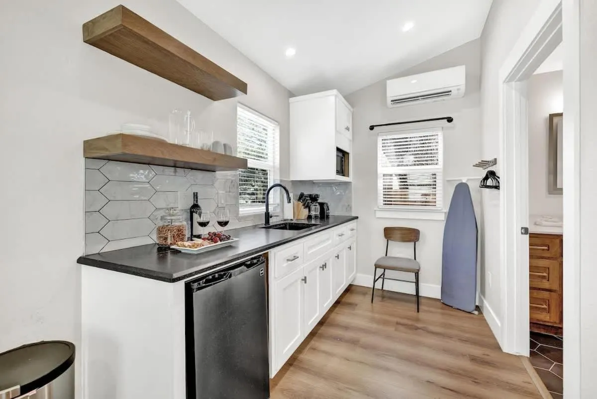 Coffee/tea facilities in The Grove B Stylish Cottage - Walk to Main