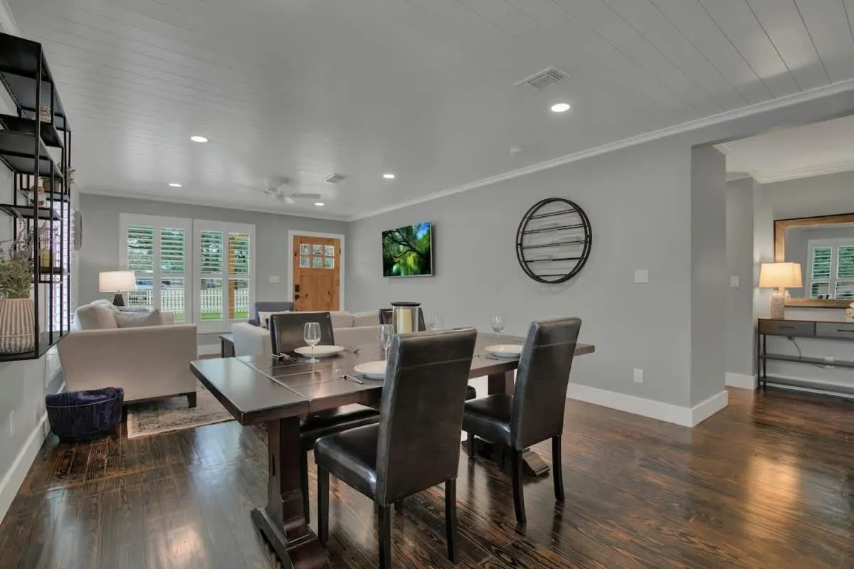 Dining area in Upscale Home with Pool and FirePit - Close to Mercer St!
