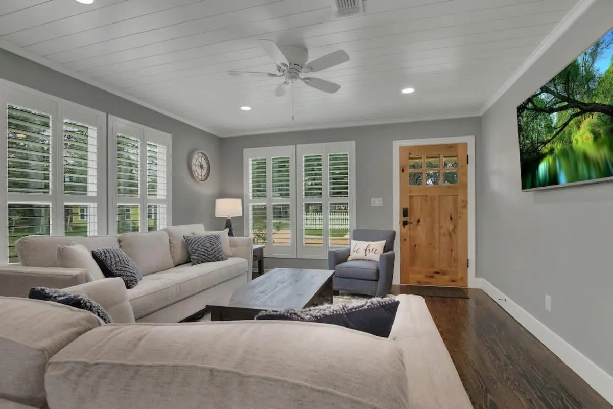 Living room in Upscale Home with Pool and FirePit - Close to Mercer St!