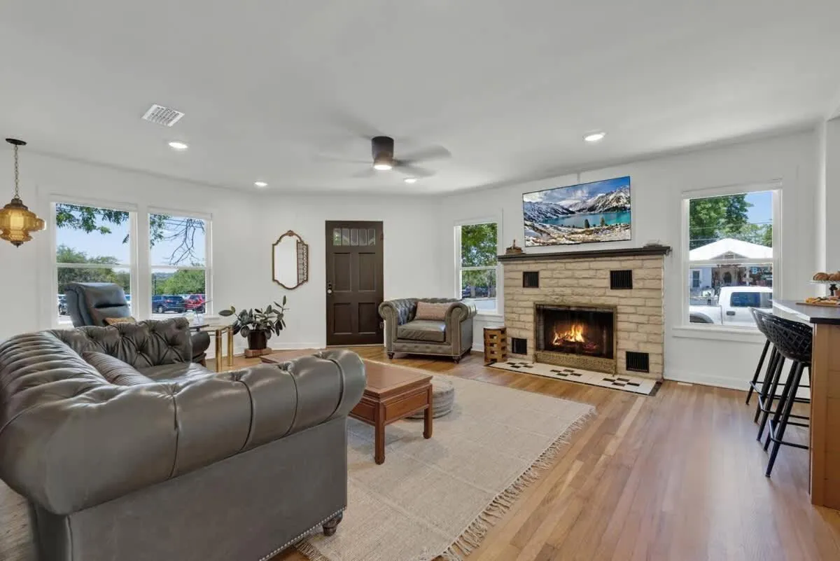 Living room in Walk to Schlitterbahn with Firepit