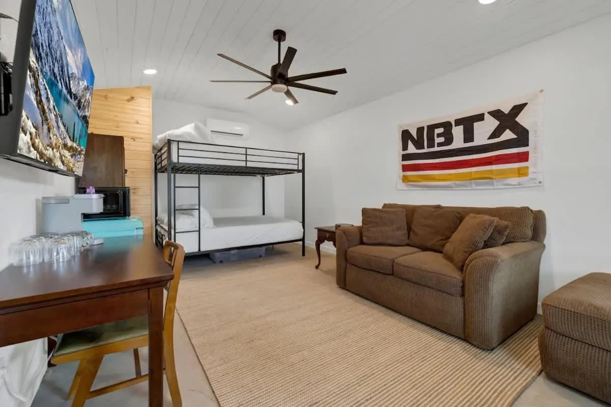 Bed in Walk to Schlitterbahn with Firepit