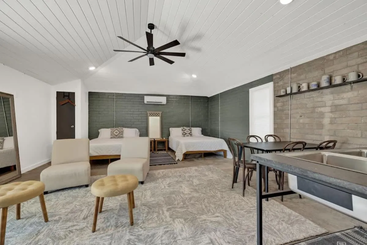 Dining area in Walk to Schlitterbahn with Firepit