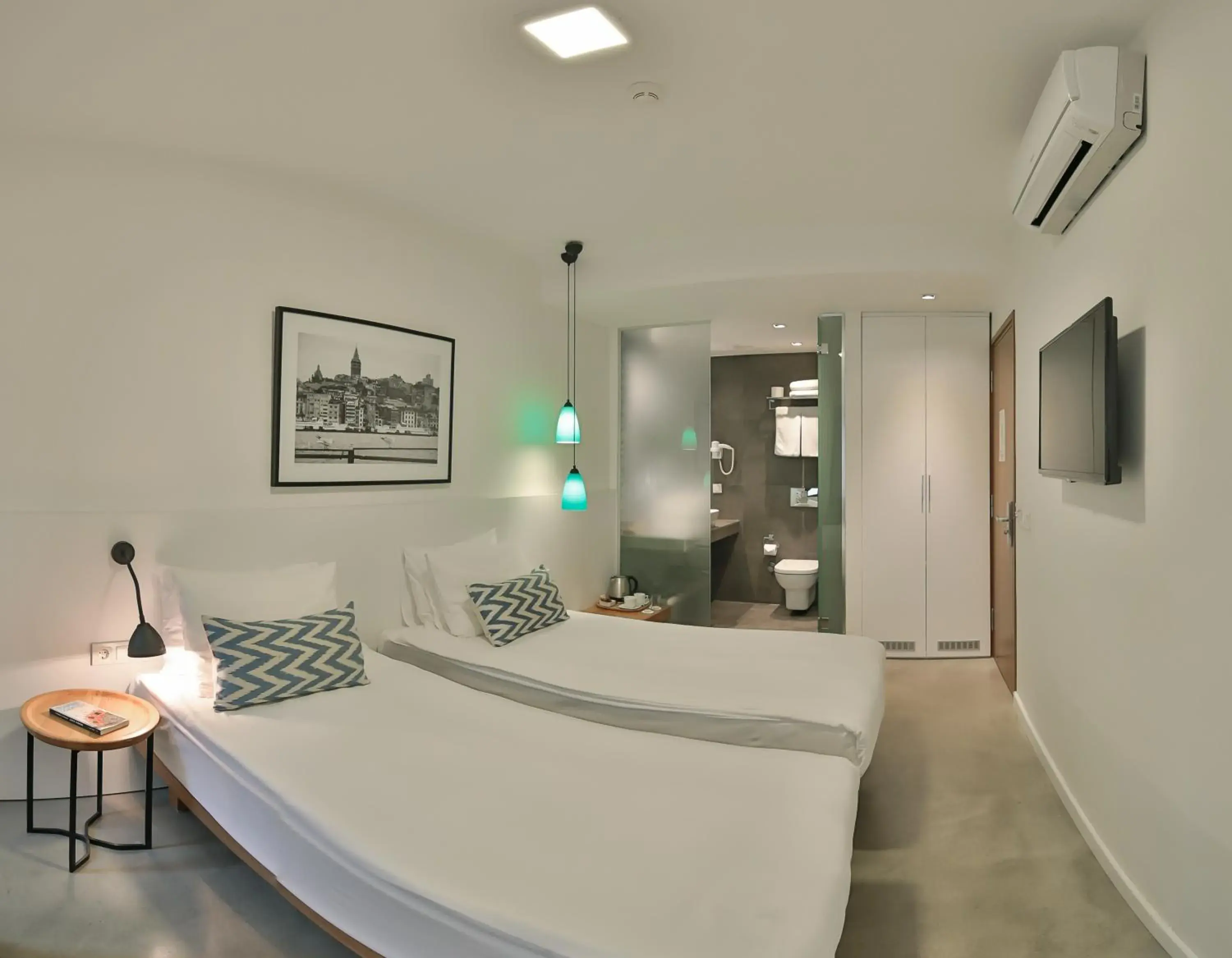 Photo of the whole room, Bed in Alilass Hotel Photo of the whole room, Bed in Alilass Hotel