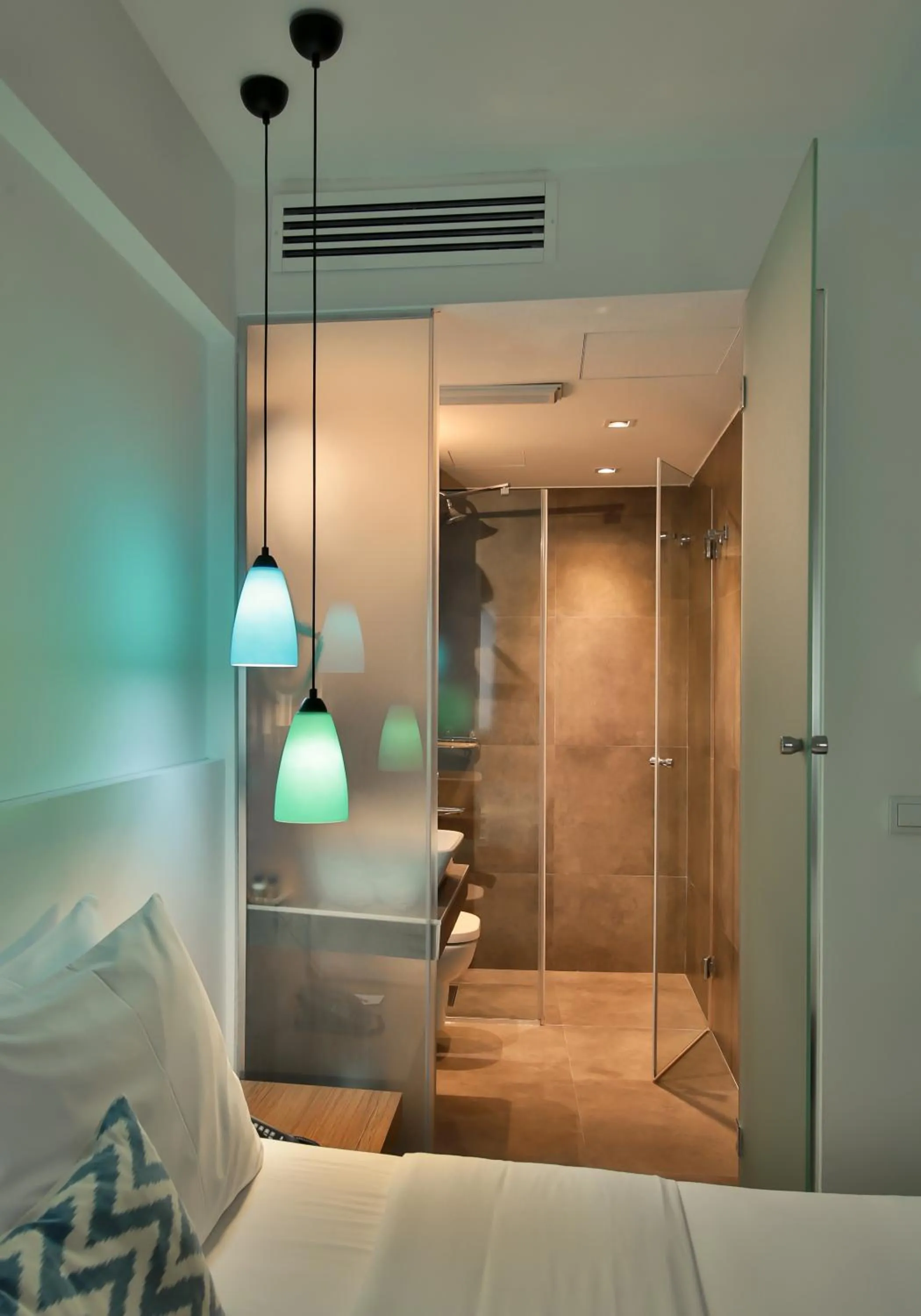 Bathroom, Bed in Alilass Hotel