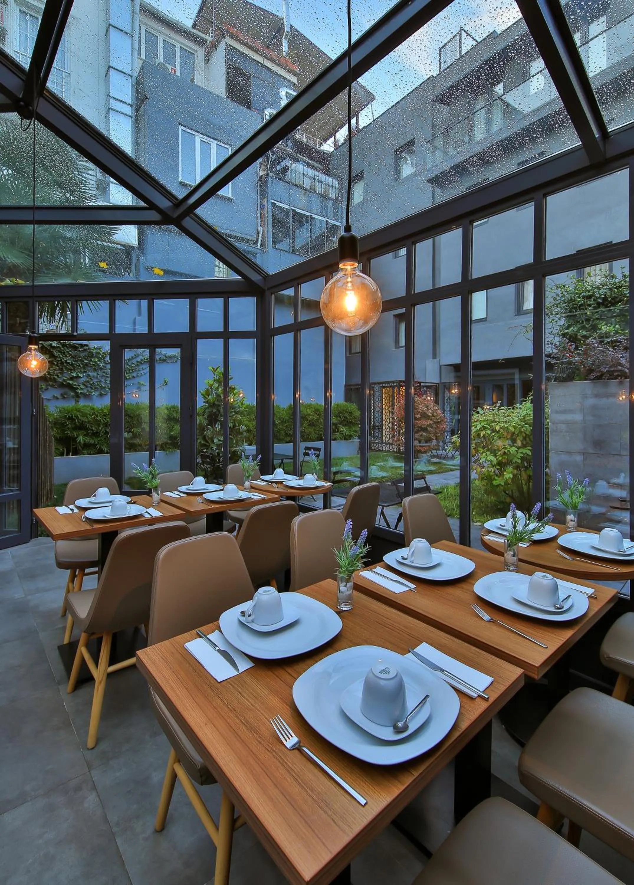 Restaurant/places to eat in Alilass Hotel