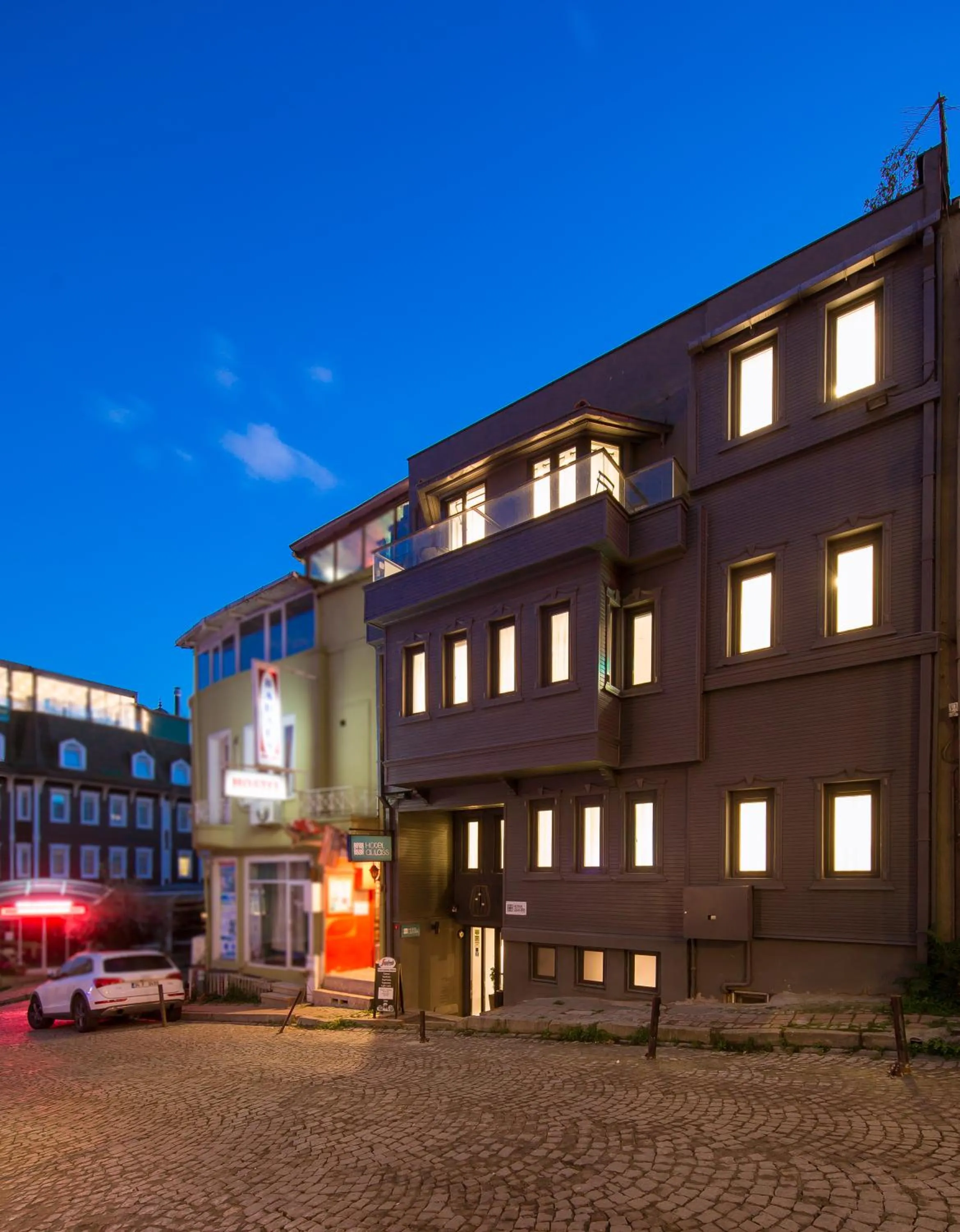 Facade/entrance in Alilass Hotel