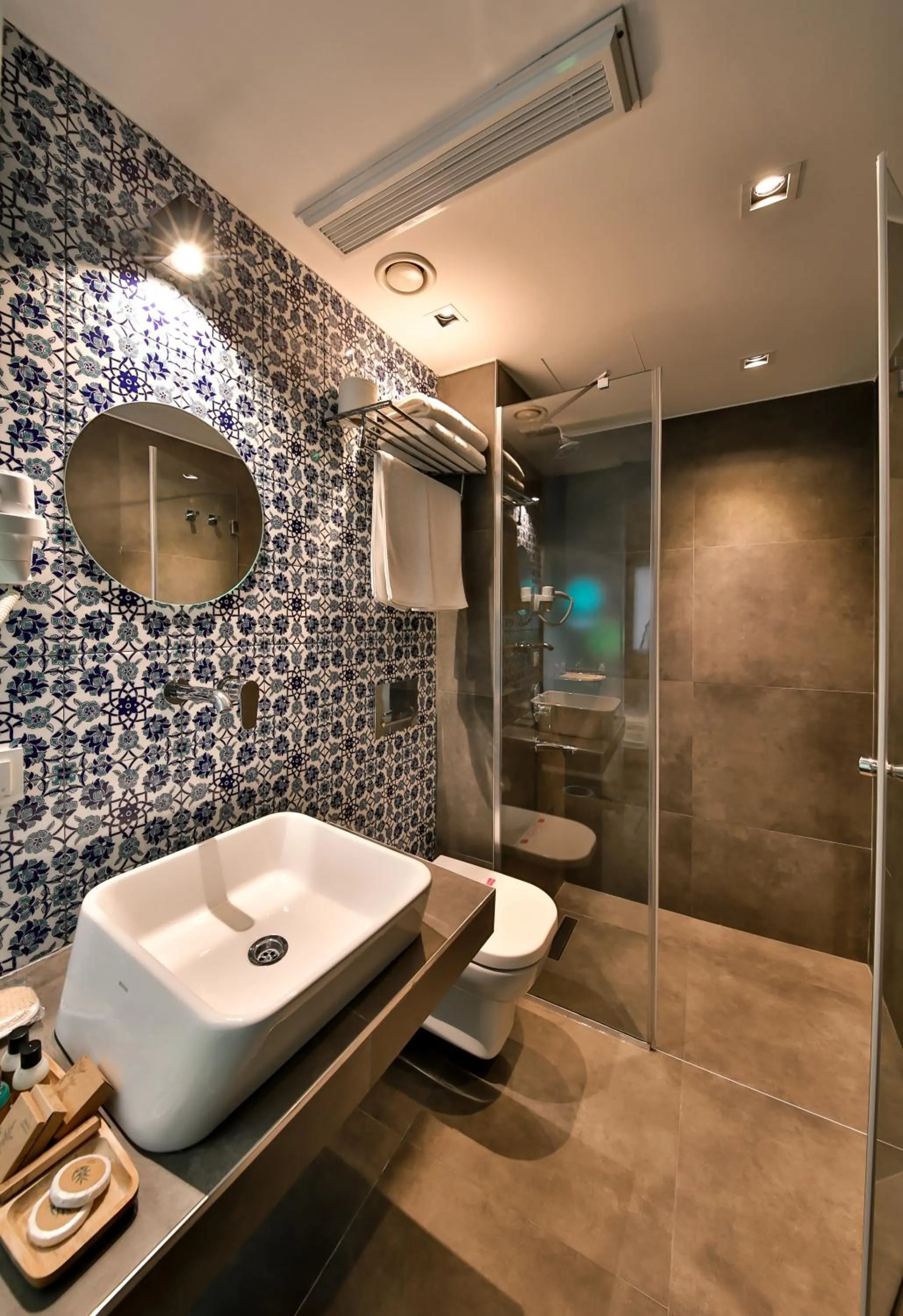 Bathroom in Alilass Hotel