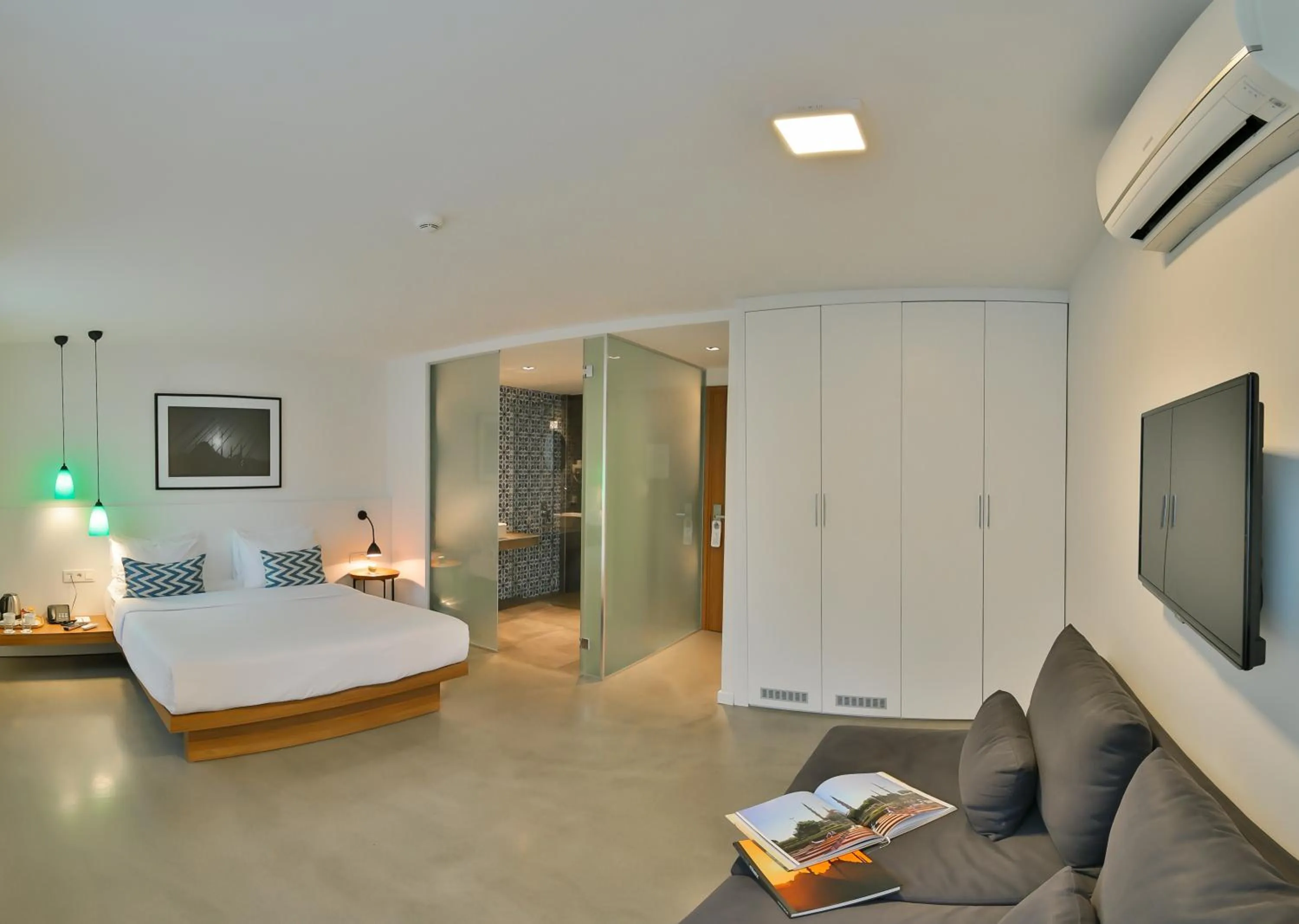 Bed in Alilass Hotel