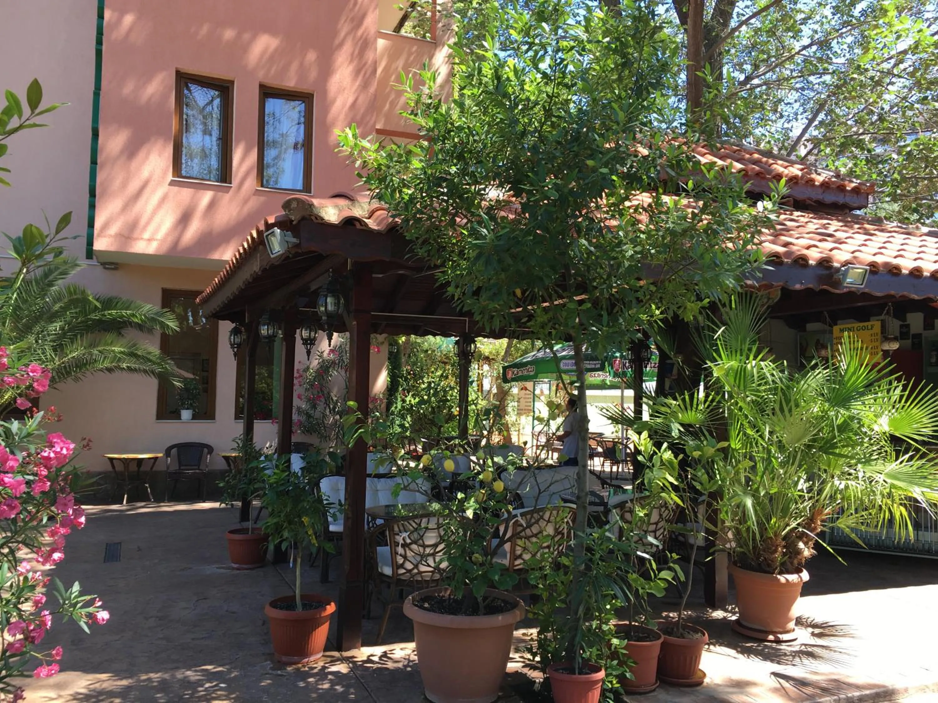 Lounge or bar in Oleander House and Tennis Club