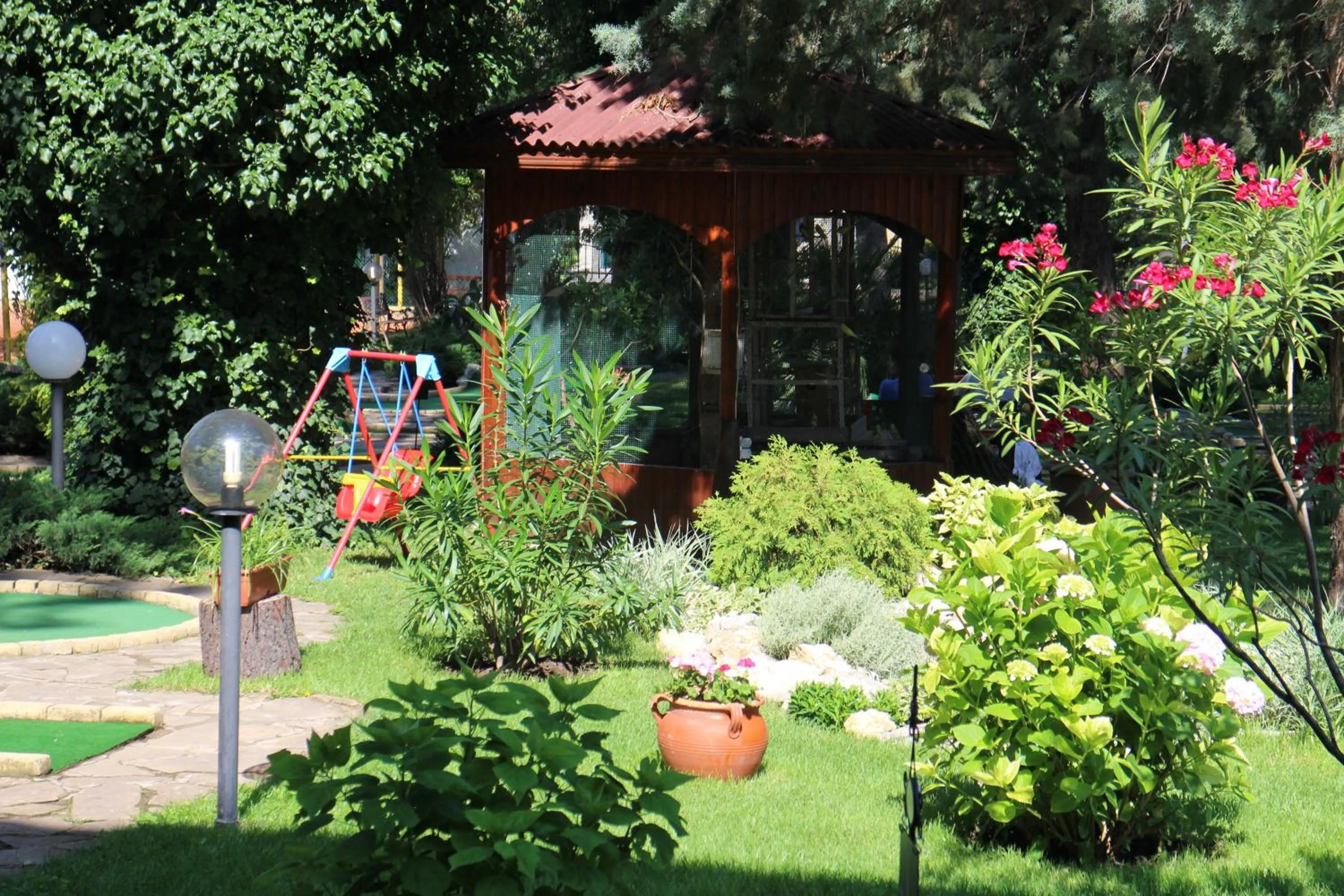 Garden in Oleander House and Tennis Club