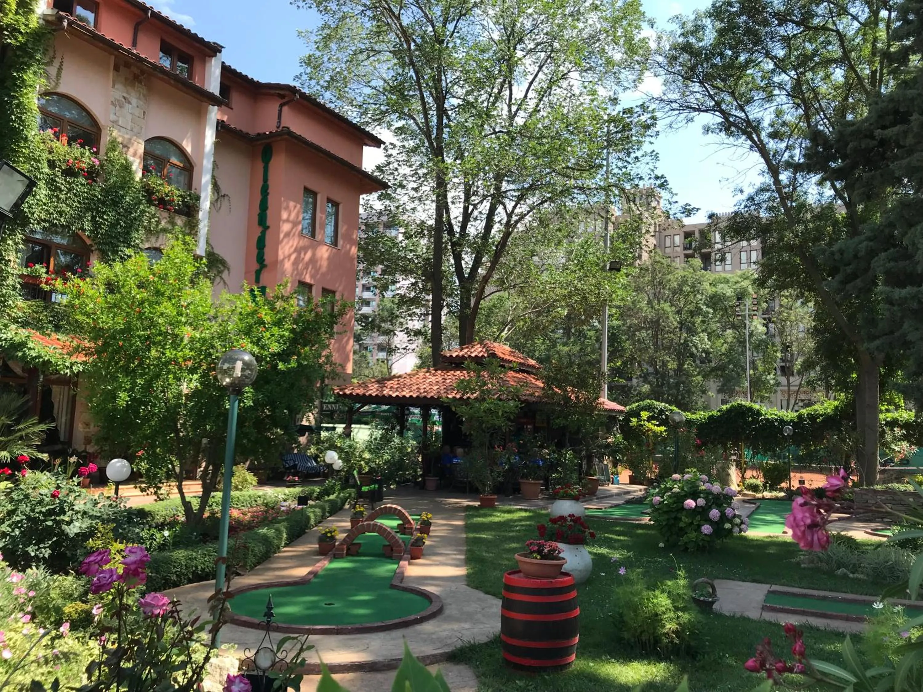 Minigolf in Oleander House and Tennis Club