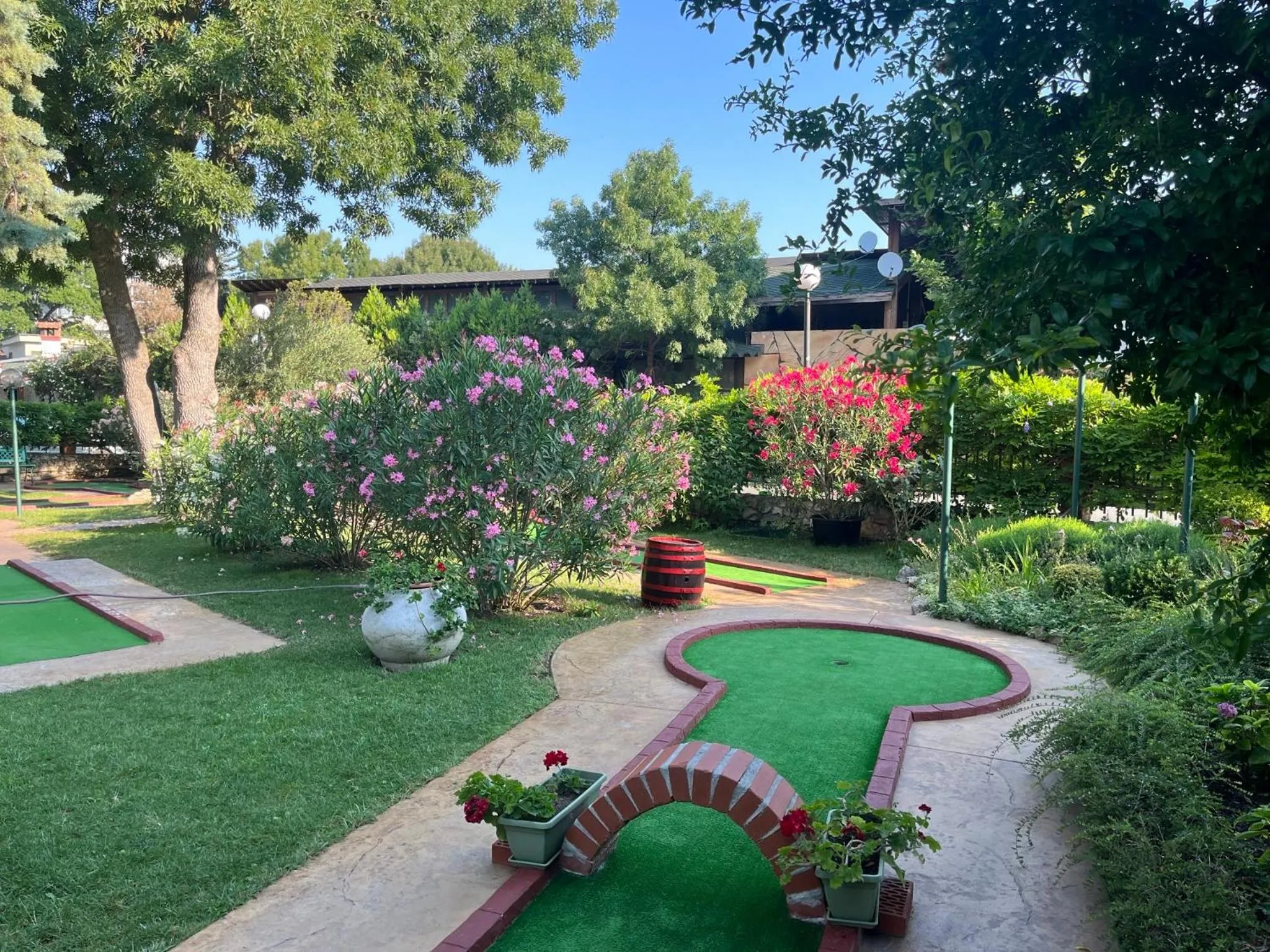 Minigolf in Oleander House and Tennis Club