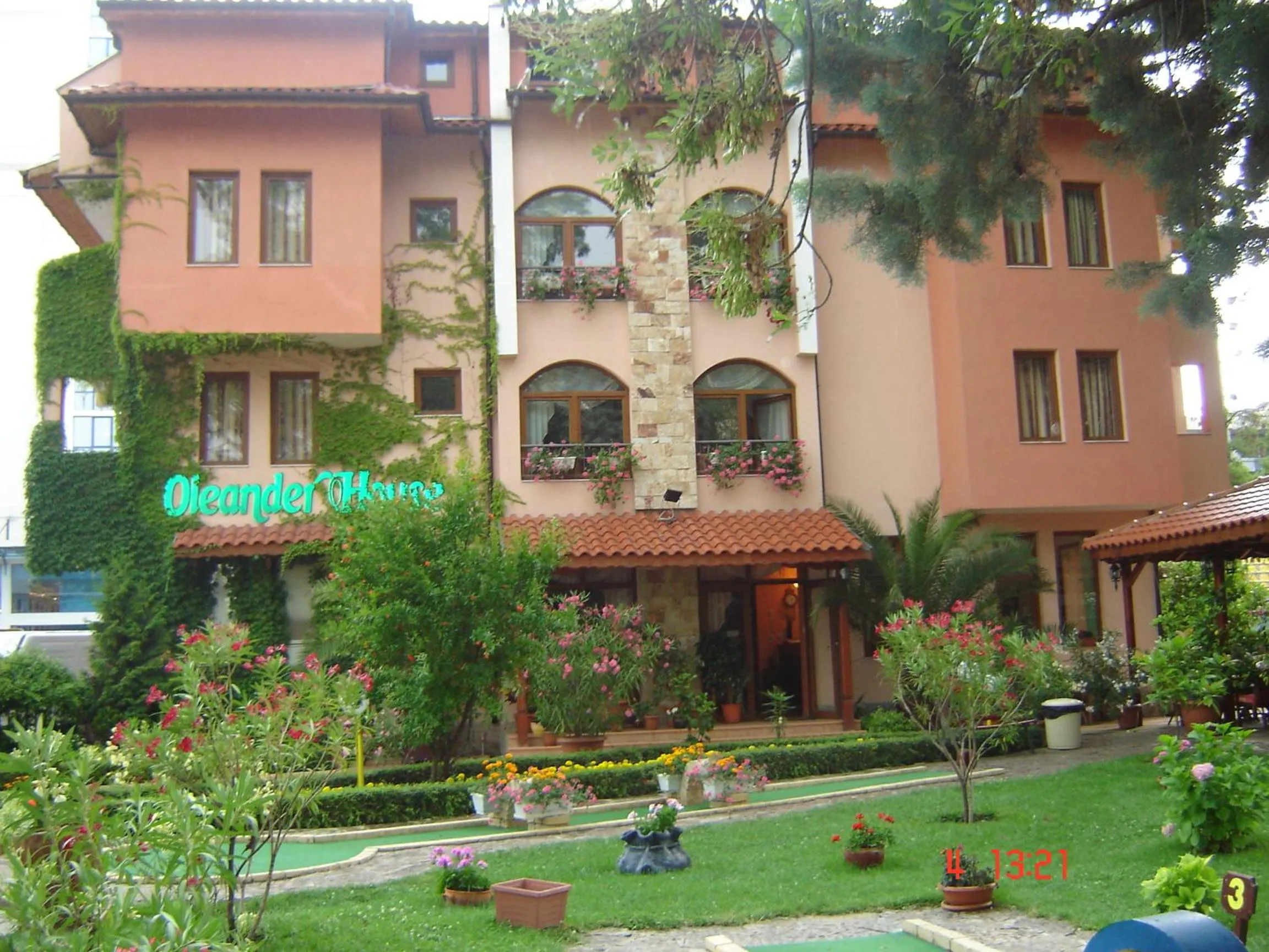 Facade/entrance in Oleander House and Tennis Club
