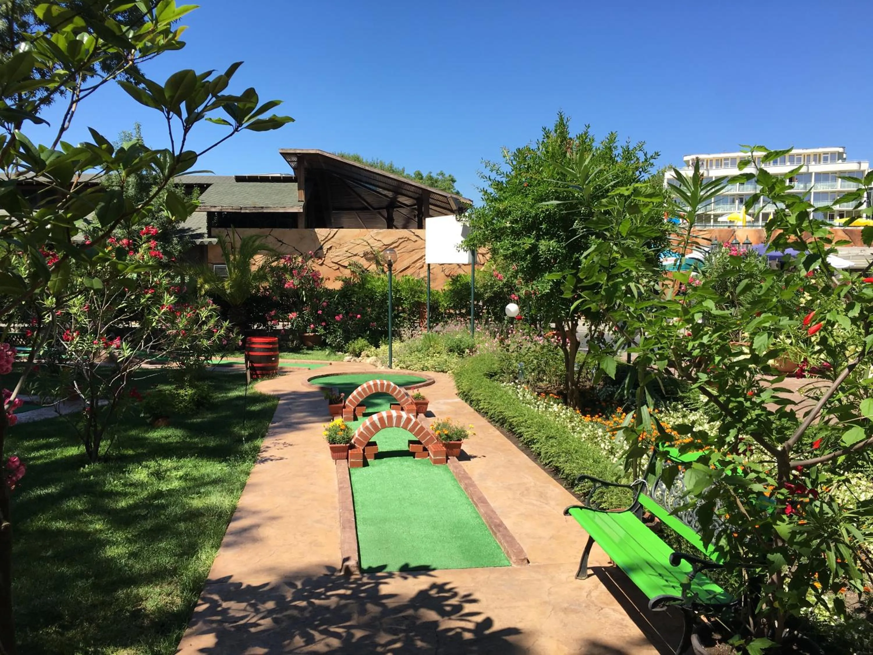 Minigolf in Oleander House and Tennis Club