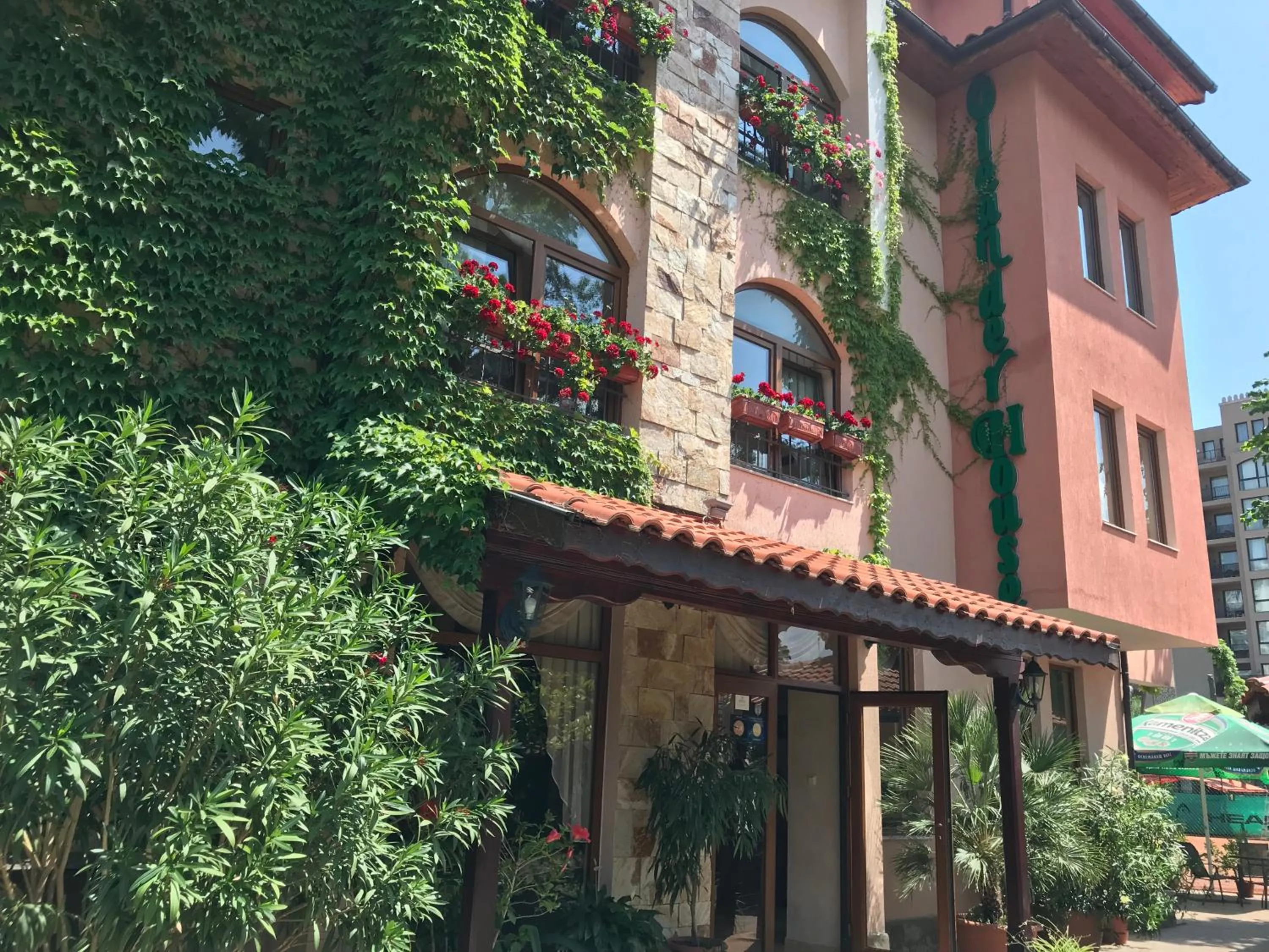 Facade/entrance in Oleander House and Tennis Club
