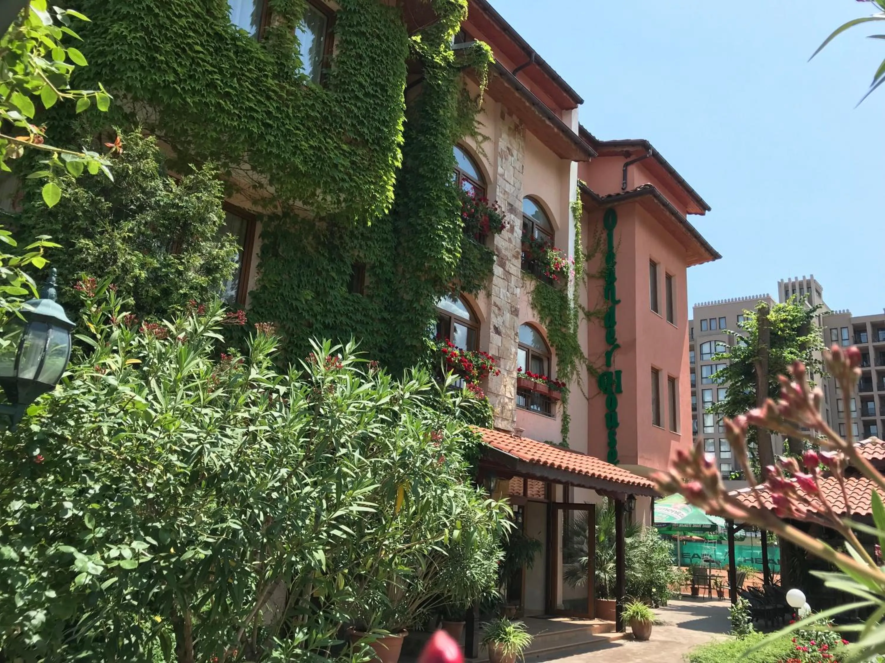 Facade/entrance in Oleander House and Tennis Club