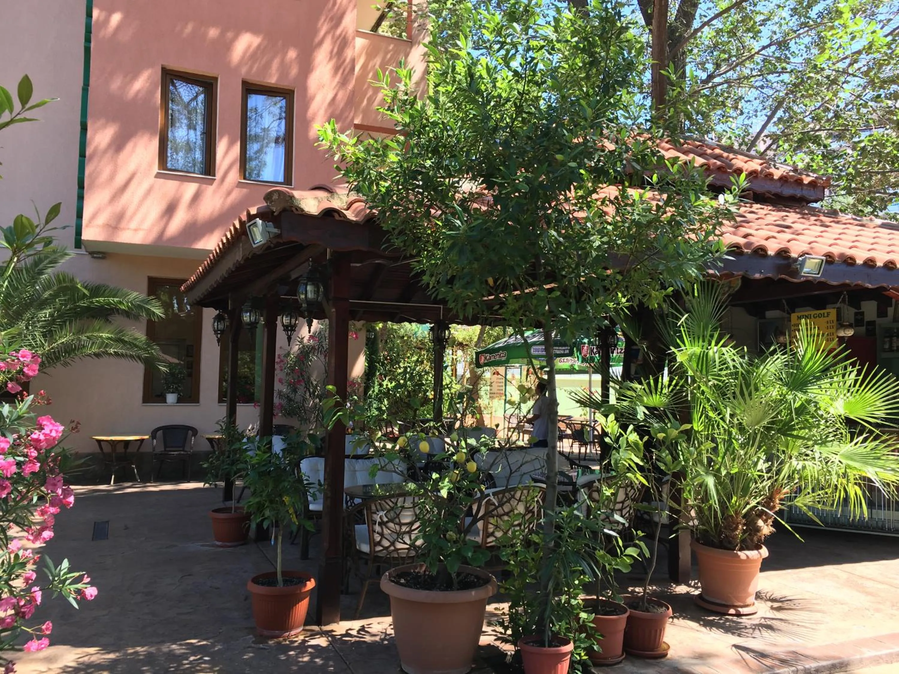 Lounge or bar in Oleander House and Tennis Club