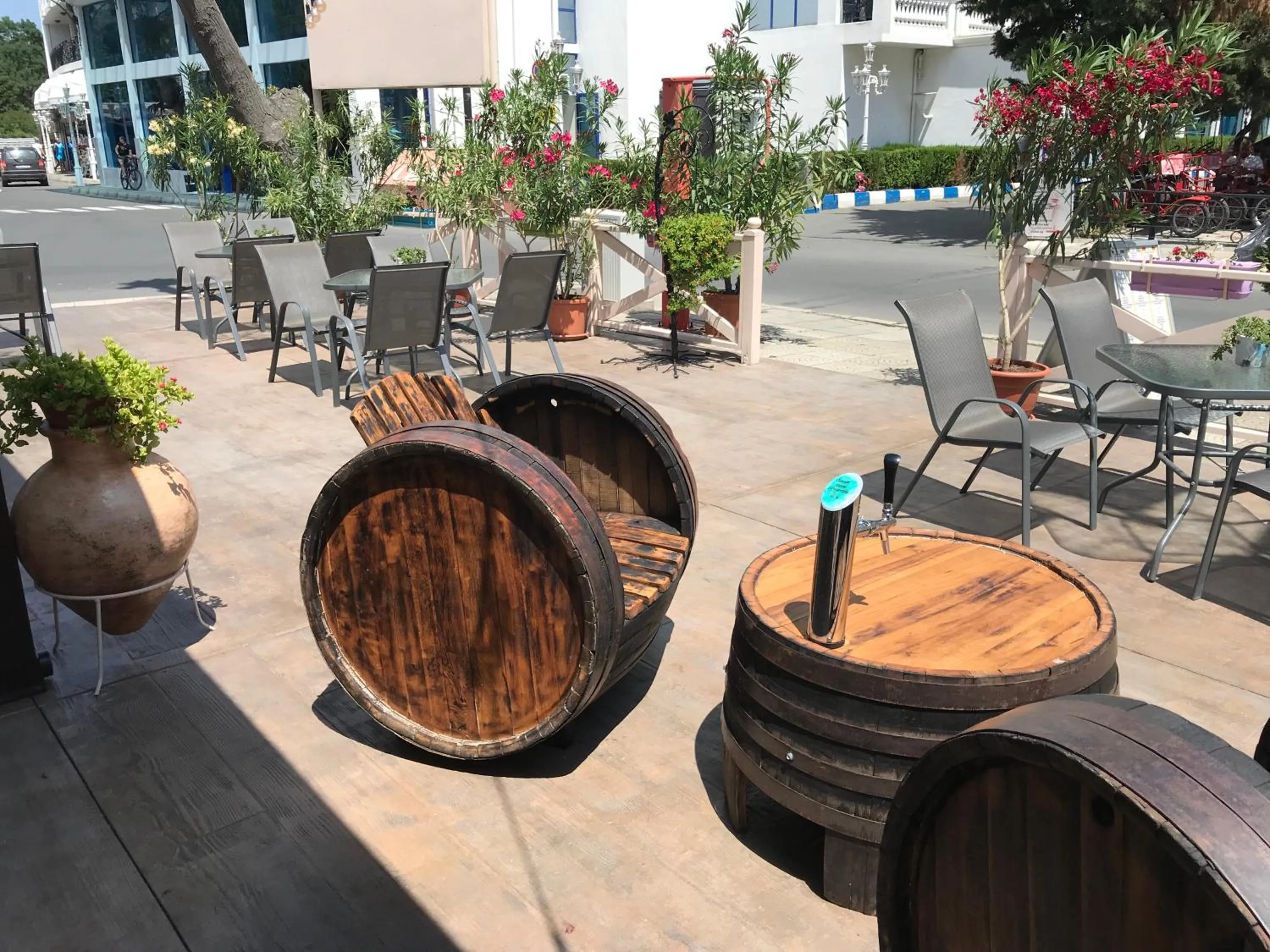 Restaurant/places to eat in Oleander House and Tennis Club