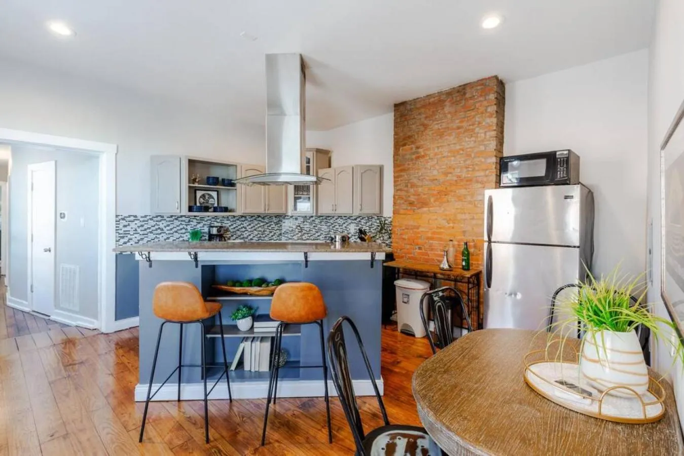 2 Large Apts w Parking - Downtown Over the Rhine