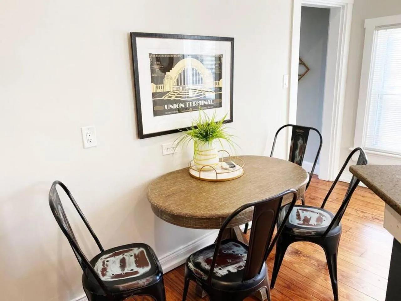 2 Large Apts w Parking - Downtown Over the Rhine