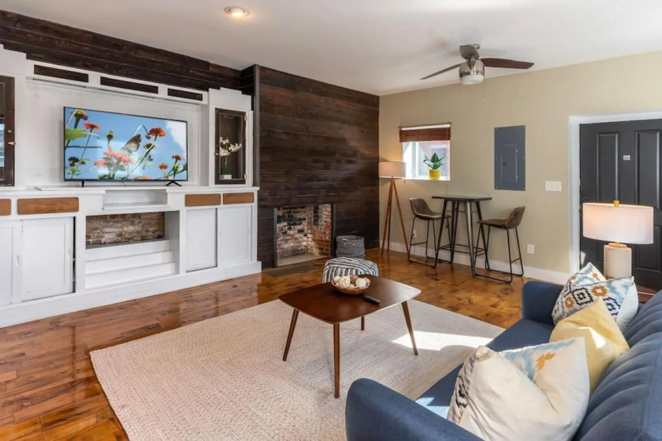 Broadway Suites - Stunning Downtown Condos