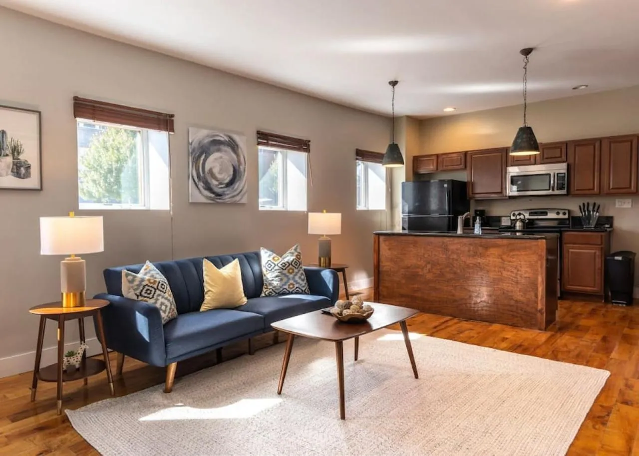 Broadway Suites - Stunning Downtown Condos