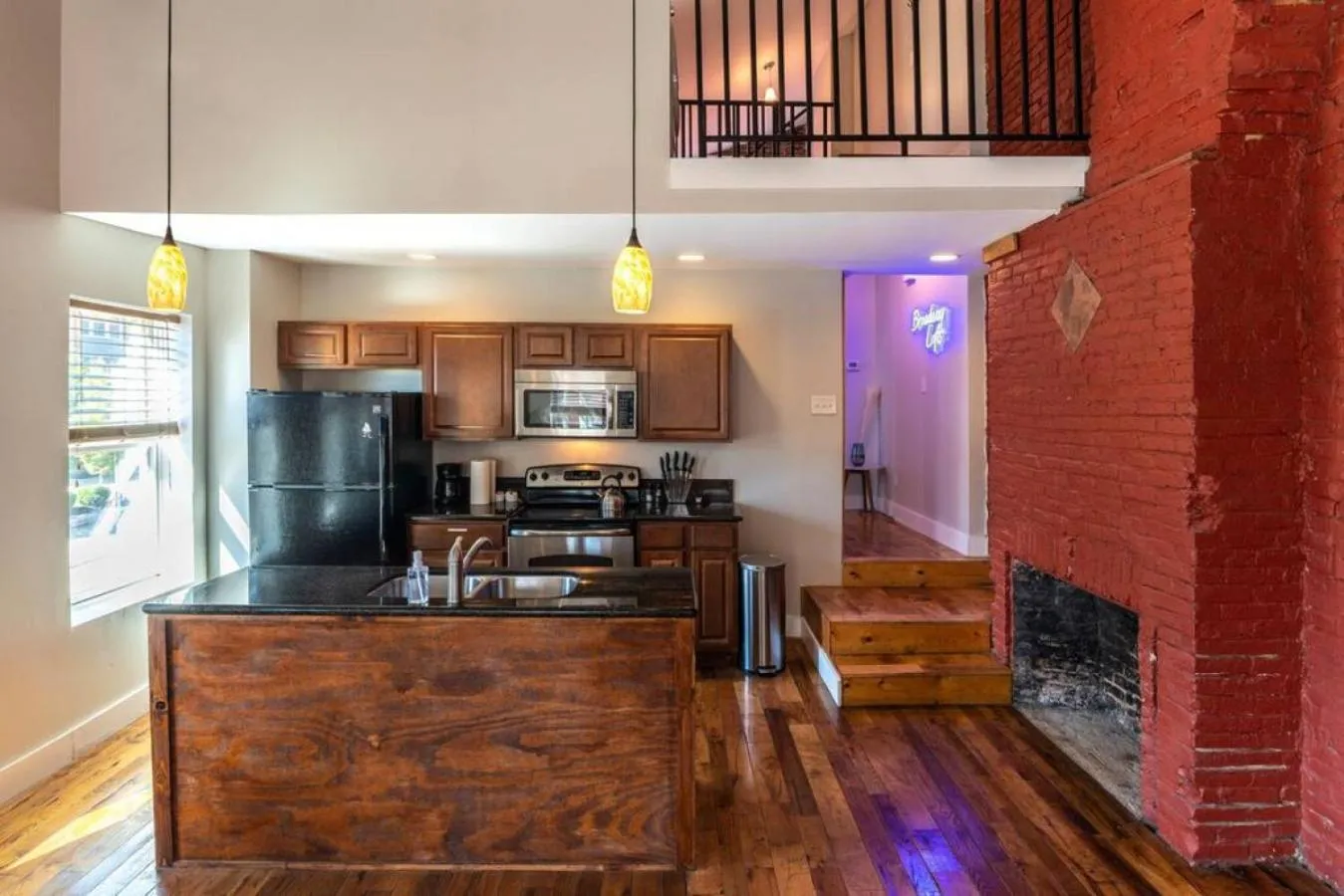 Broadway Suites - Stunning Downtown Condos