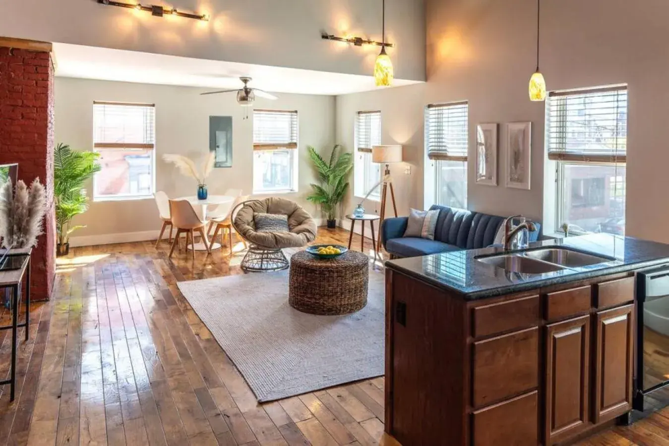 Broadway Suites - Stunning Downtown Condos Broadway Suites - Stunning Downtown Condos