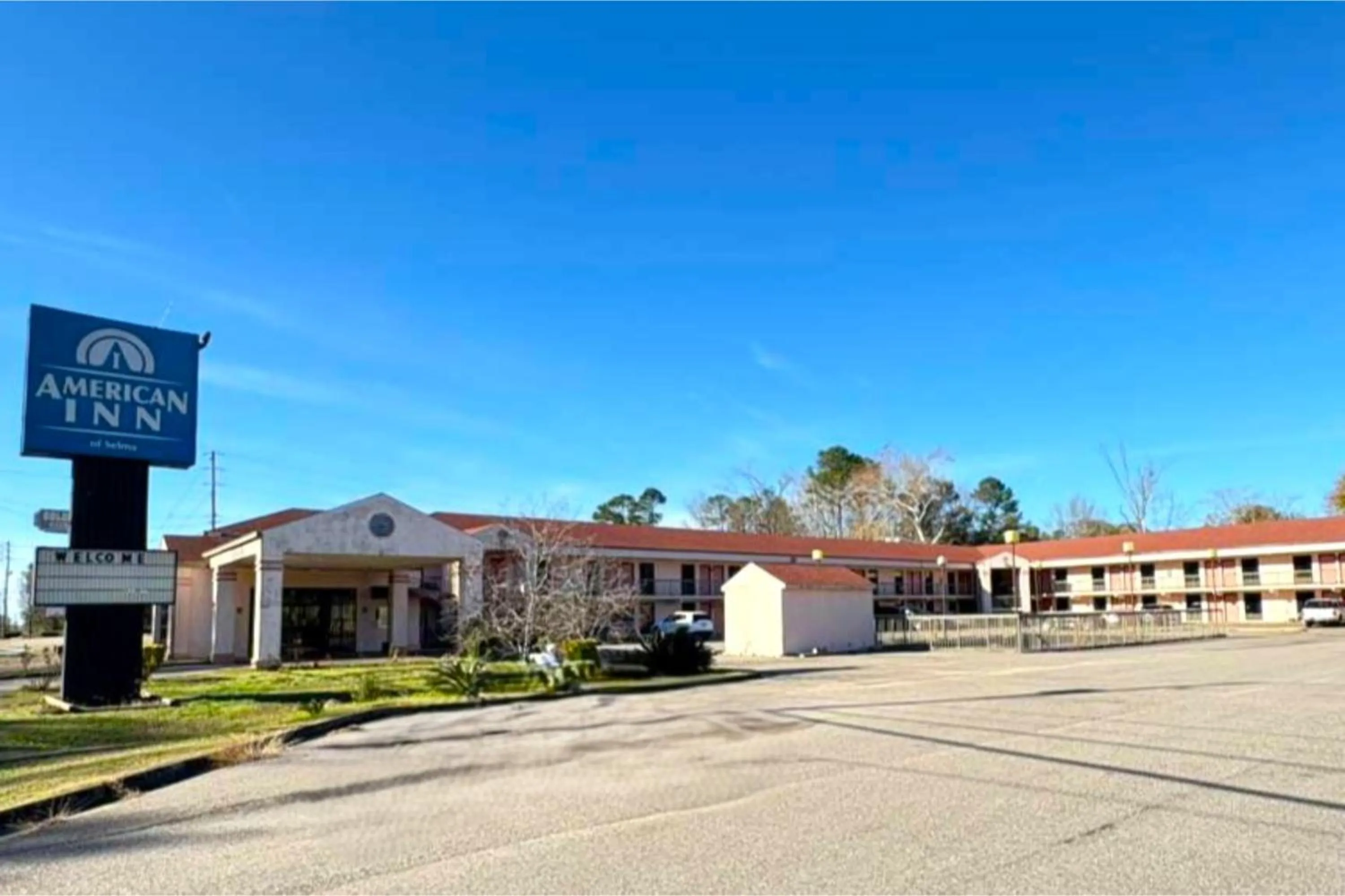 Facade/entrance in American Inn by Hotel O Selma US 80