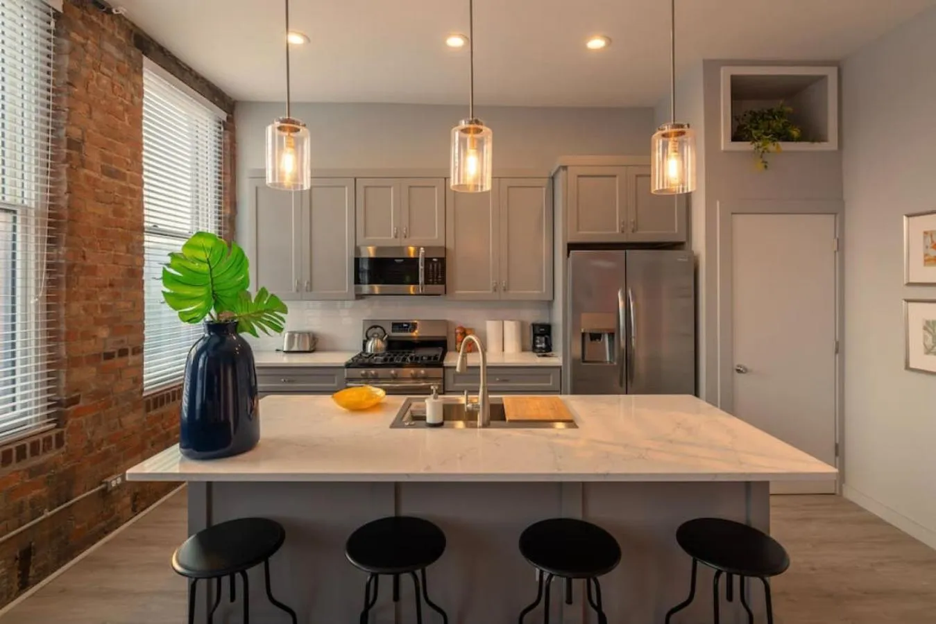 ZANGO Explore OTR and Downtown from a Renovated Condo